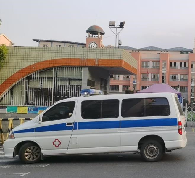 上林救护车出租护送骨折病人一公里多少钱